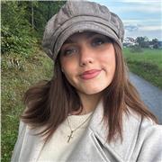 Mit guten Englisch Kenntnissen, möchte ich jungen Schülern dabei helfen ihre Leistung im Fach Englisch zu verbessern!